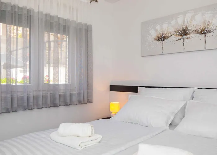 Apartmán With A - C In Krk-insel Krk 55017