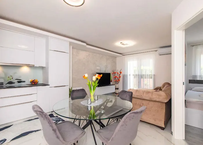 Apartmán With A - C In Krk-insel Krk 55017 *